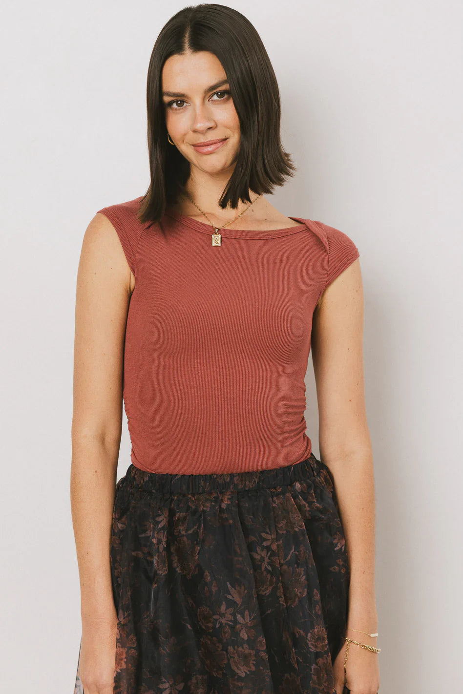 Leia Cap Sleeve Basic Top in Berry