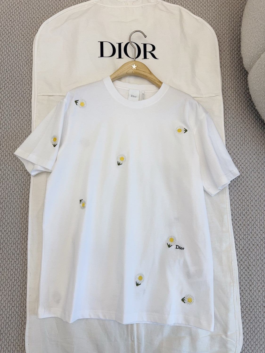 DIOR T-Shirt with Daisy Embroidery. Relaxed Fit White Cotton Jersey #377734
