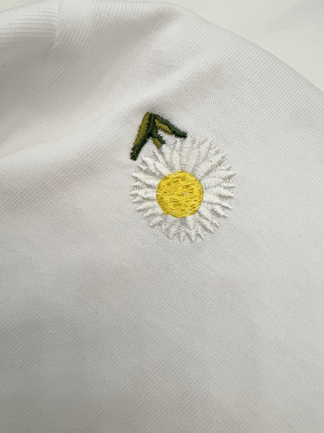 DIOR T-Shirt with Daisy Embroidery. Relaxed Fit White Cotton Jersey #377734
