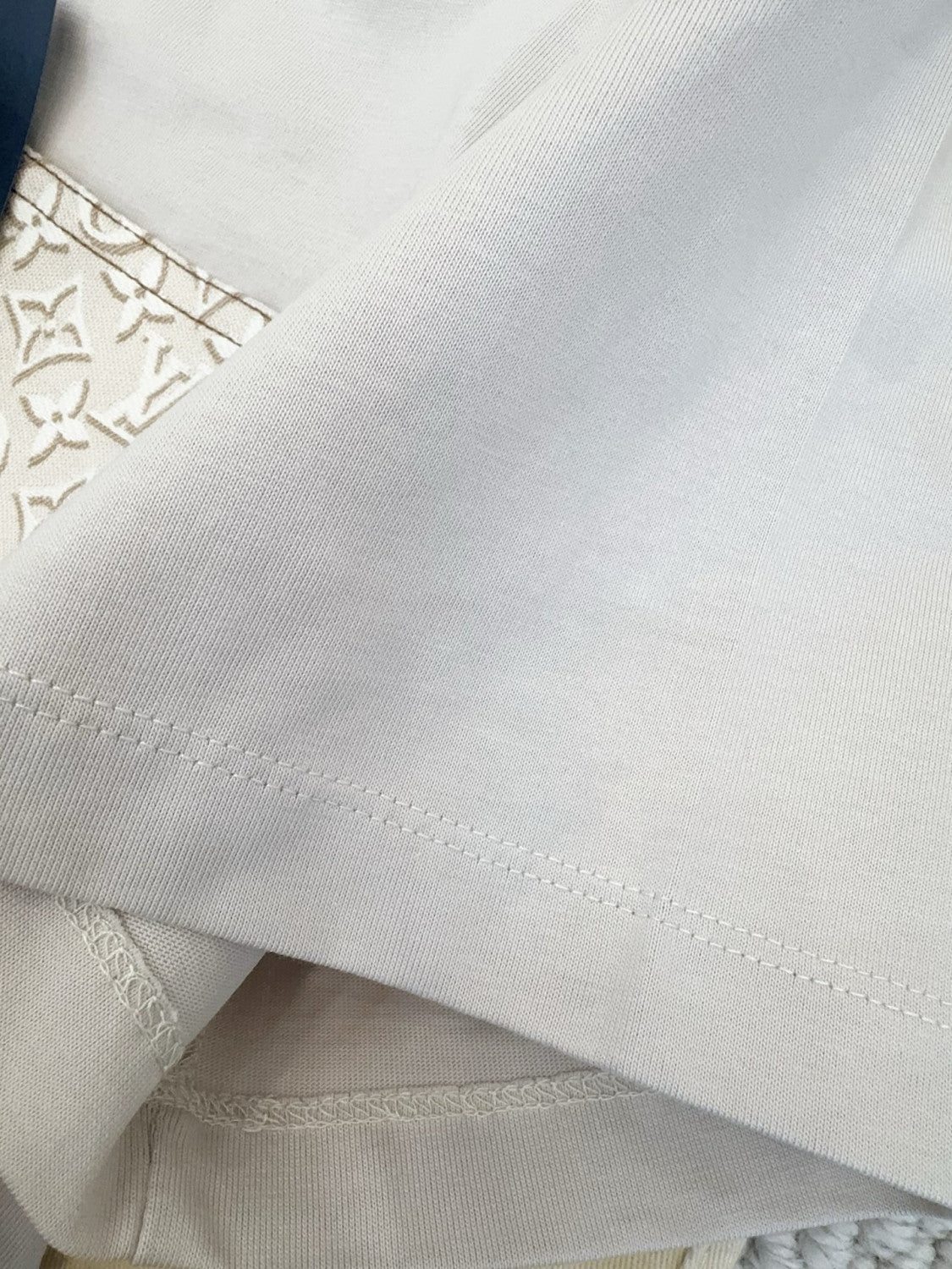 LOUIS VUITTON Signature Pocket T-Shirt #377087