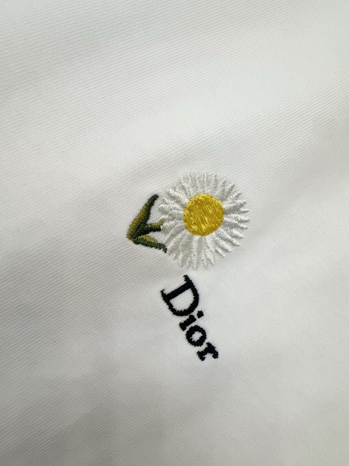 DIOR T-Shirt with Daisy Embroidery. Relaxed Fit White Cotton Jersey #377734