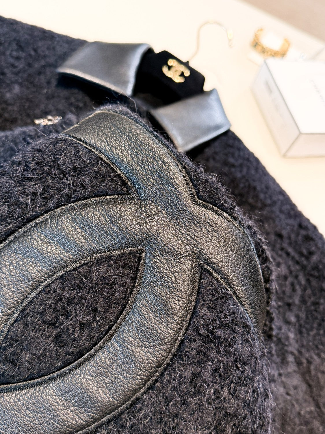 Chanel Women's Fall/Winter Fashion Classic Vintage Style Single Breasted Double C Wool Tweed Oversized Lapel Jacket #79455