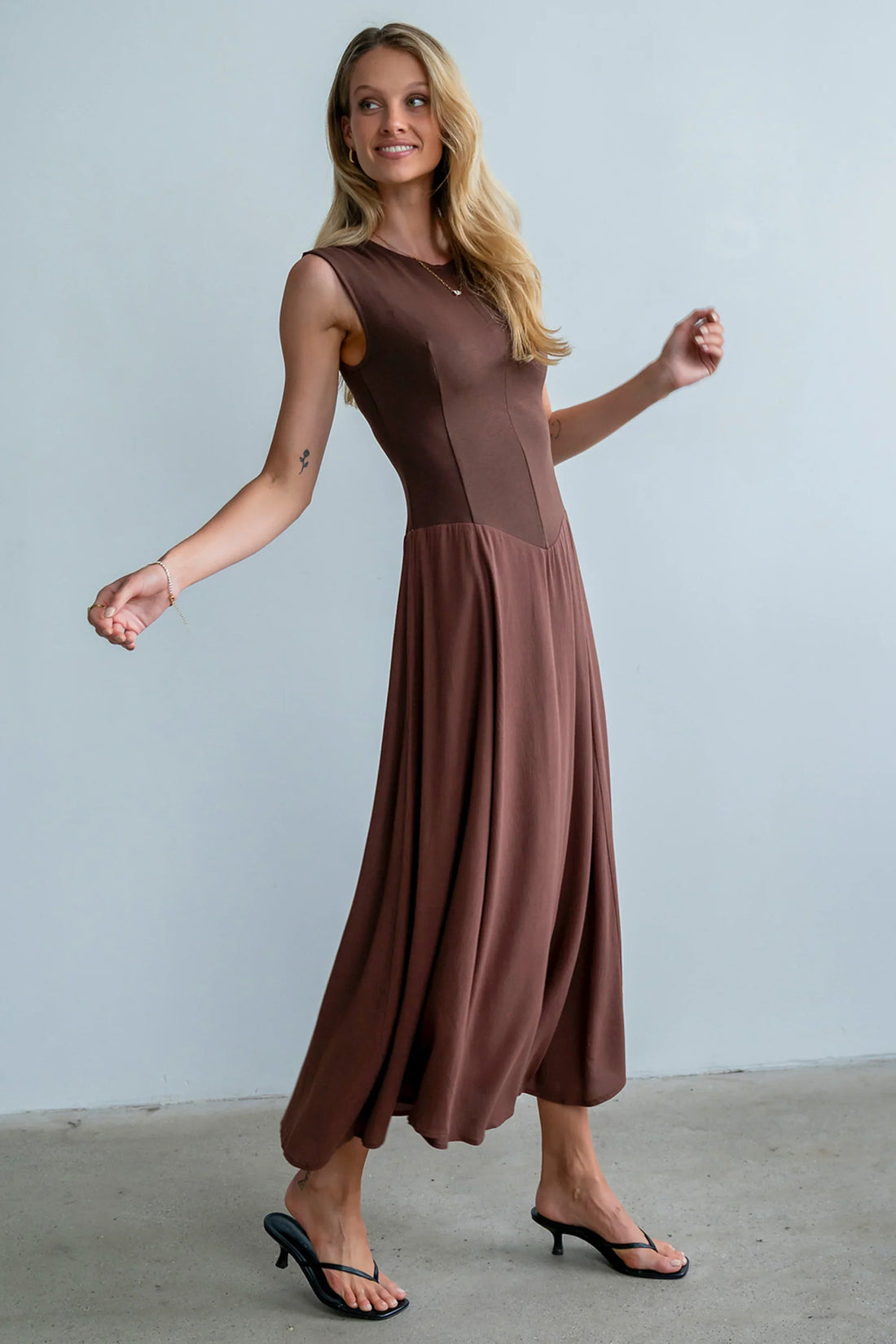 Charles Maxi Dress in Red-Brown
