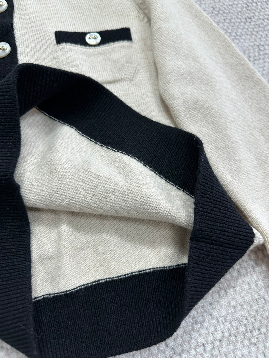 Chanel 25K Women's Little Fragrance Black and White Color Clash Button Bow Long Sleeve Knitted Cardigan #332367