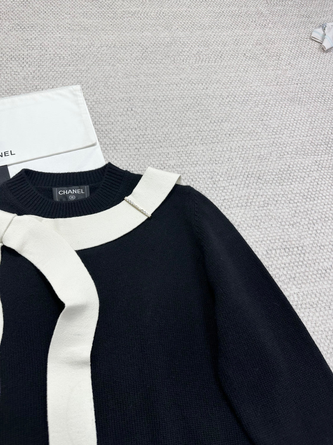 Chanel Sweater Cashmere Black and Cream #333640
