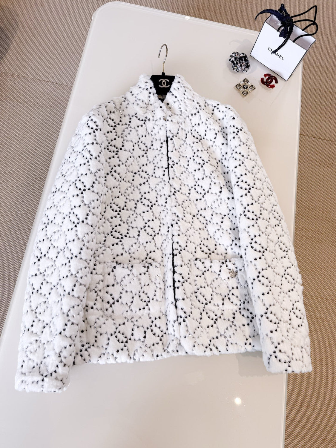 Chanel Jacket Mixed Fibers Sequins White Black #334701
