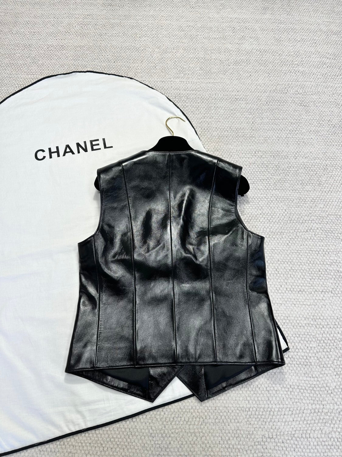 Chanel Women's Spring/Fall Fashion Classic Solid Color V-Neck Single Button Leather Top Vest #323105