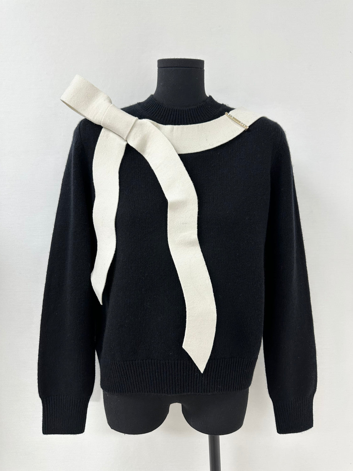 Chanel Sweater Cashmere Black and Cream #333640