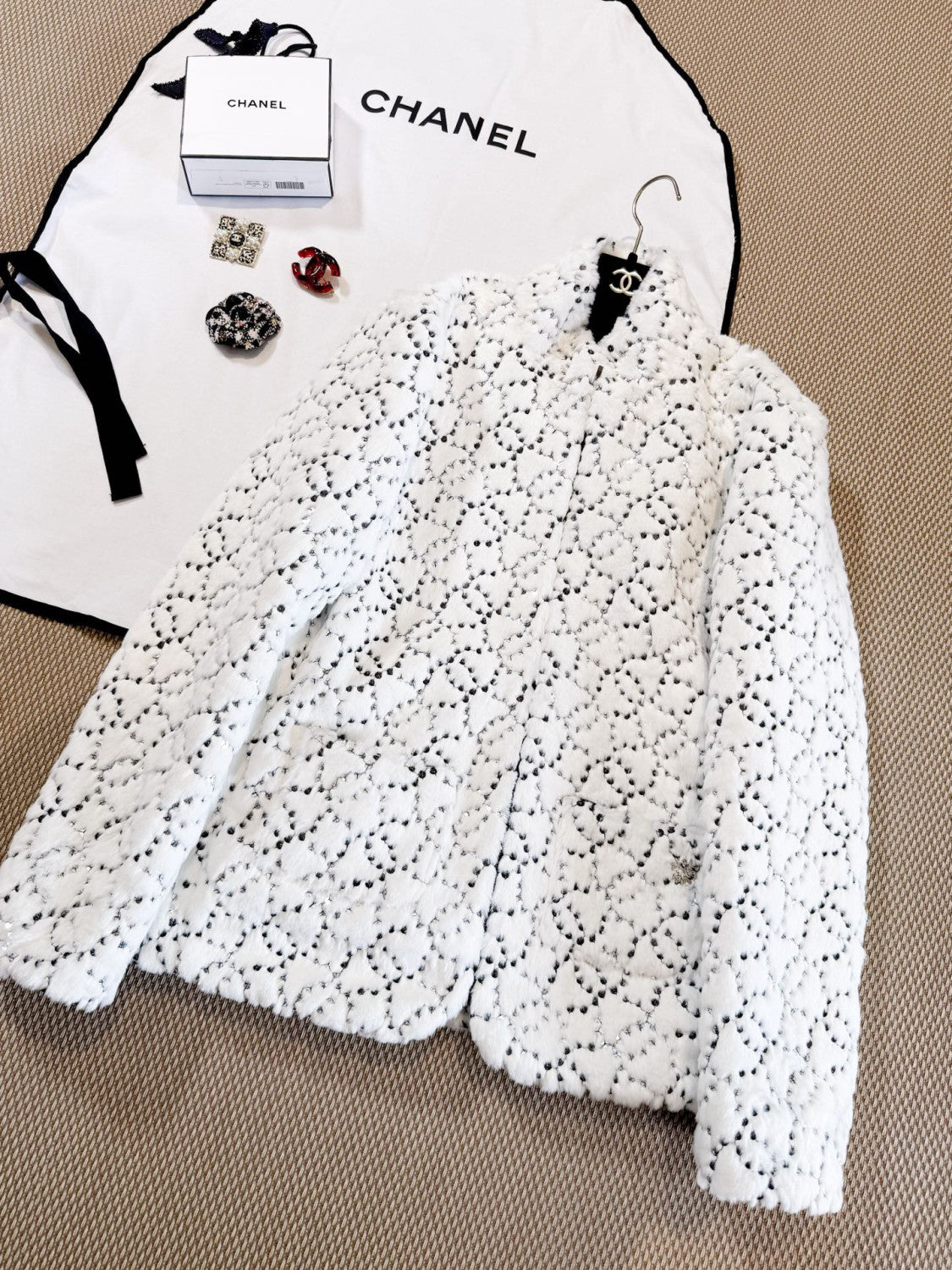 Chanel Jacket Mixed Fibers Sequins White Black #334701