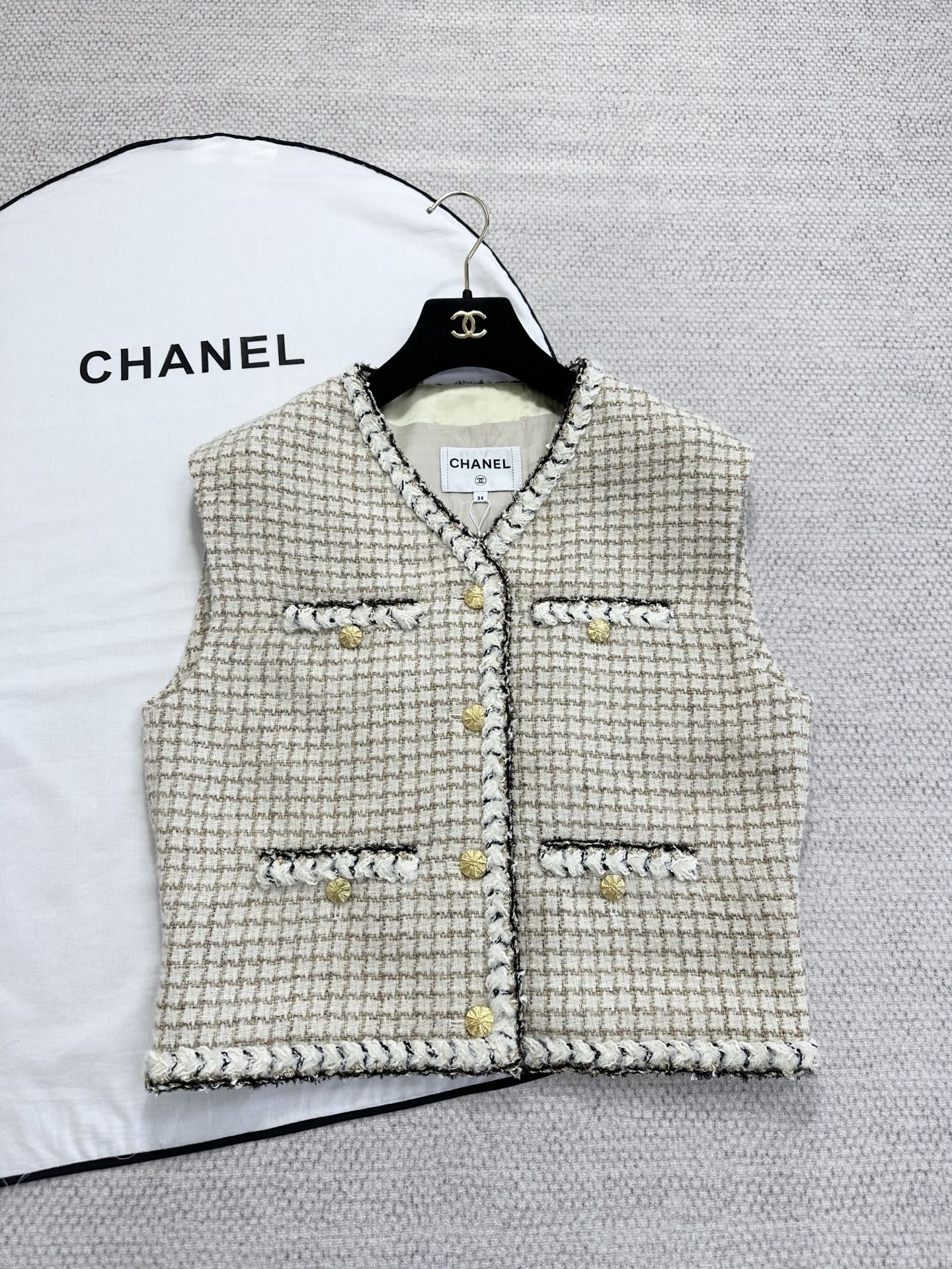 Chanel Top-quality Version Vest Wool Mohair Tweed Ecru Beige Gold Black #336793