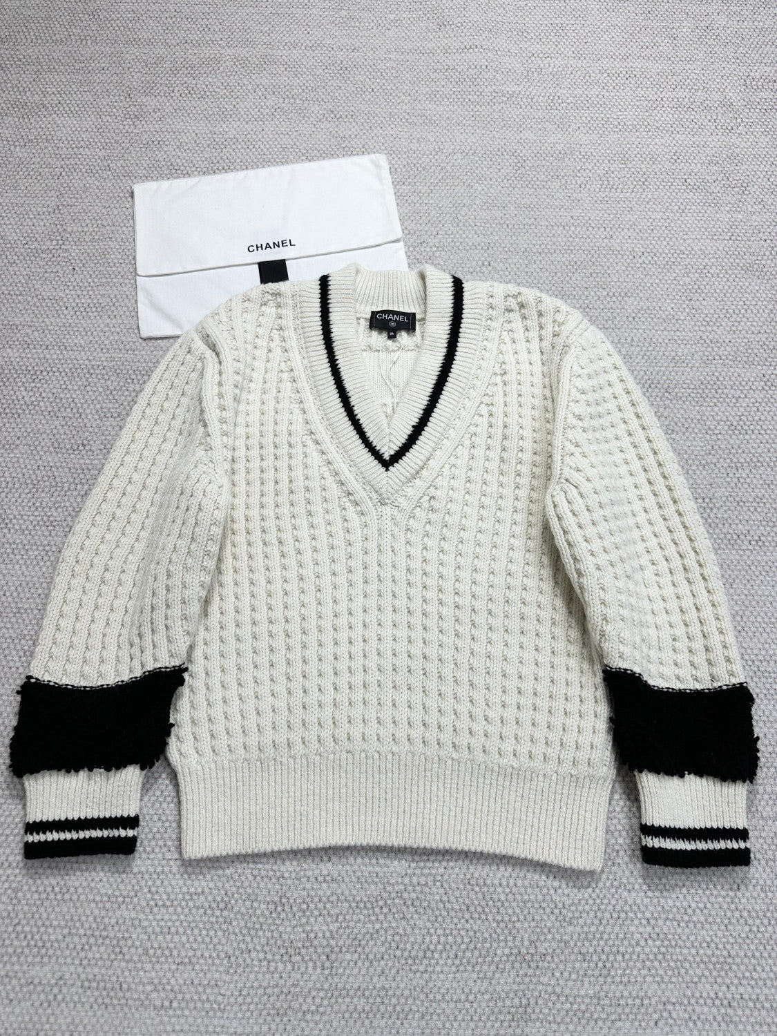 Chanel Pullover Wool Cream and Black #334450