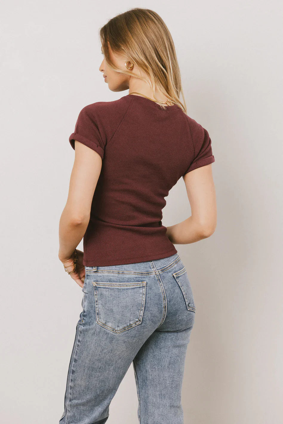 Kammie Ribbed Basic Tee in Maroon