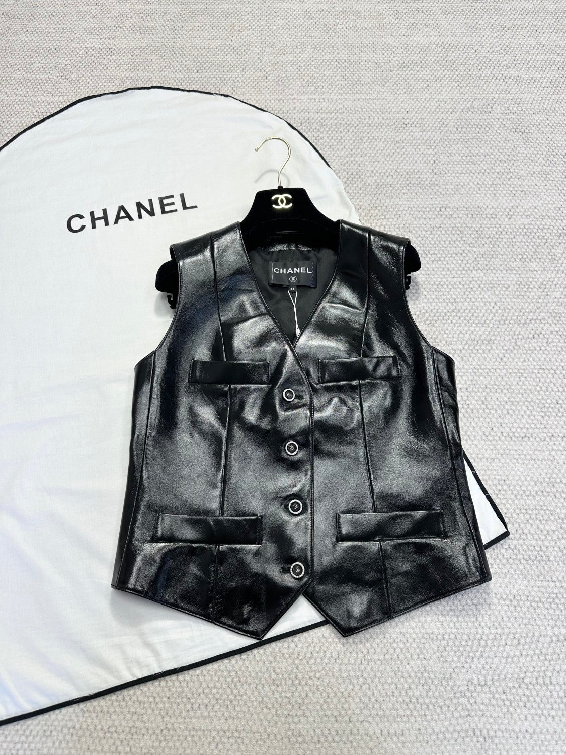 Chanel Women's Spring/Fall Fashion Classic Solid Color V-Neck Single Button Leather Top Vest #323105