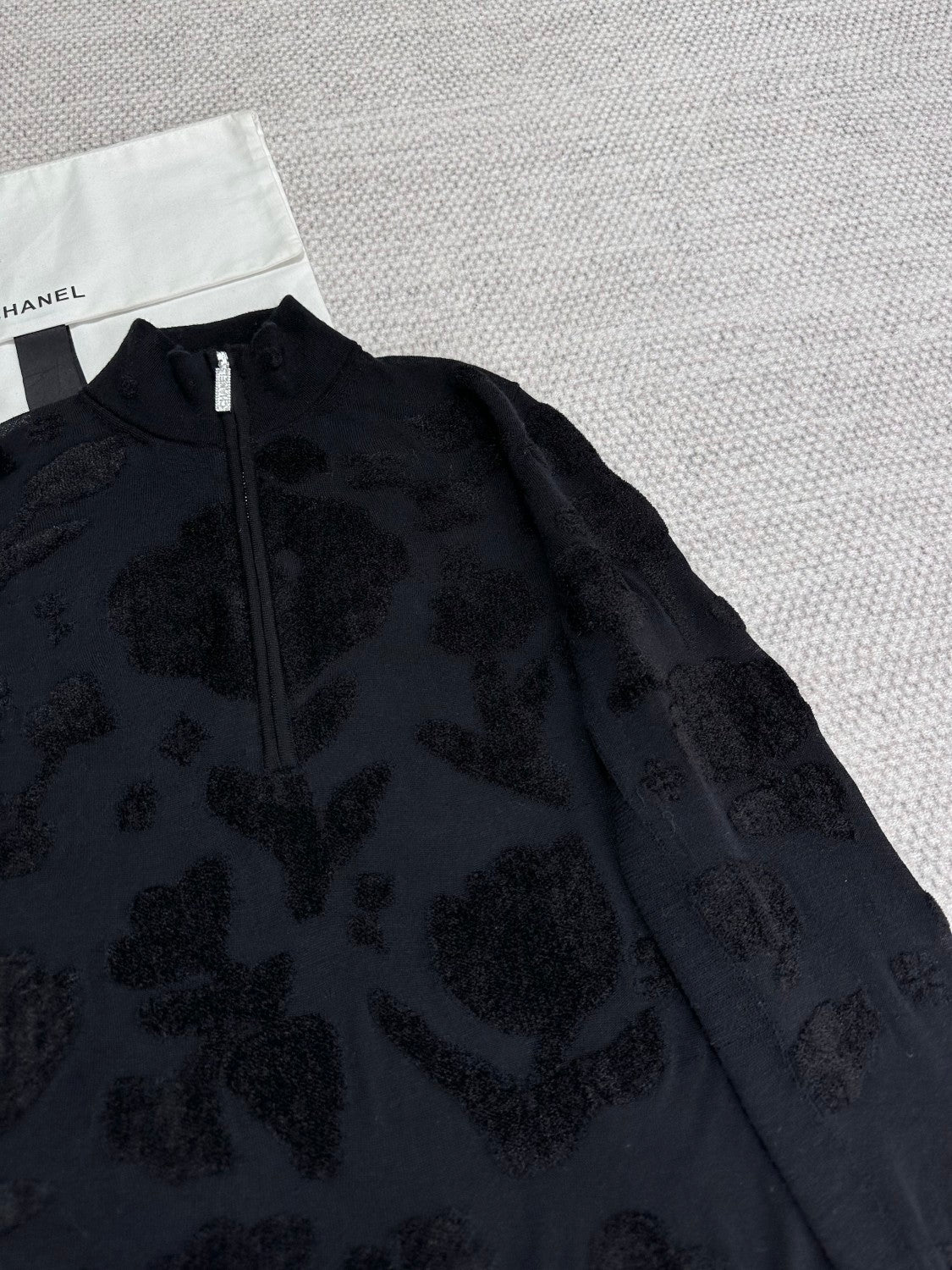 Chanel Women's Spring/Fall Floral Embroidered High-Neck Base Layer Solid-Color Silk-Cashmere Blend Long-Sleeve Sweater Ngvp #2561