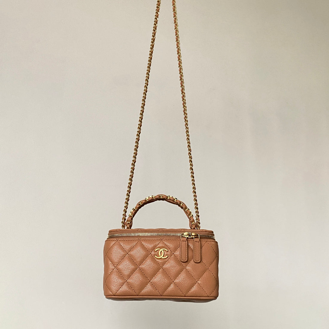 Chanel Women's Retro Vanity Series Solid Color Double C Adjustable Buckle Plaid Leather Shoulder Crossbody Casual Cosmetic Bag Bags #77895