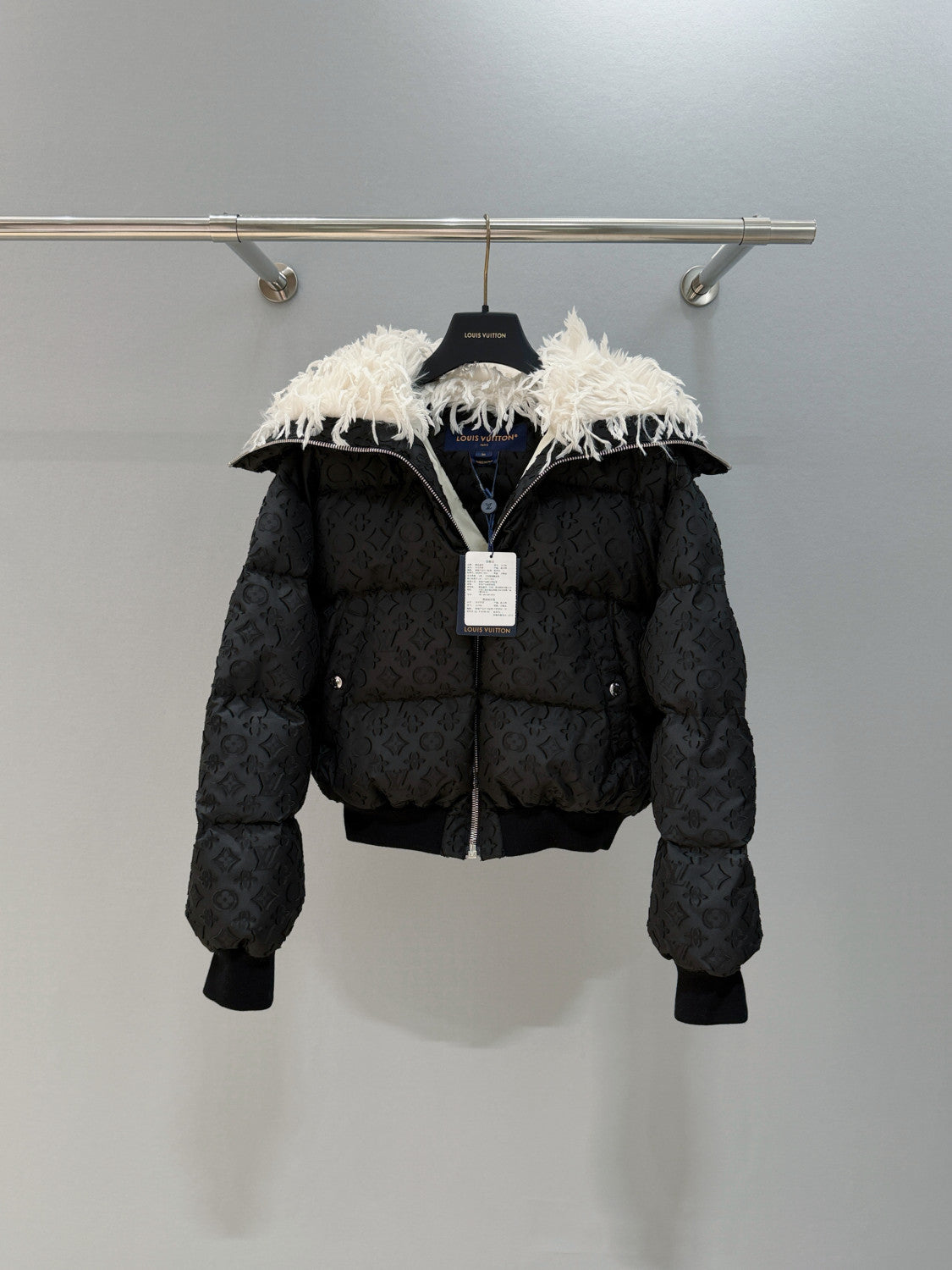 Louis Vuitton 25FW Monogram Dark Pattern Feather Collar Ski Jacket Loose Down Jacket